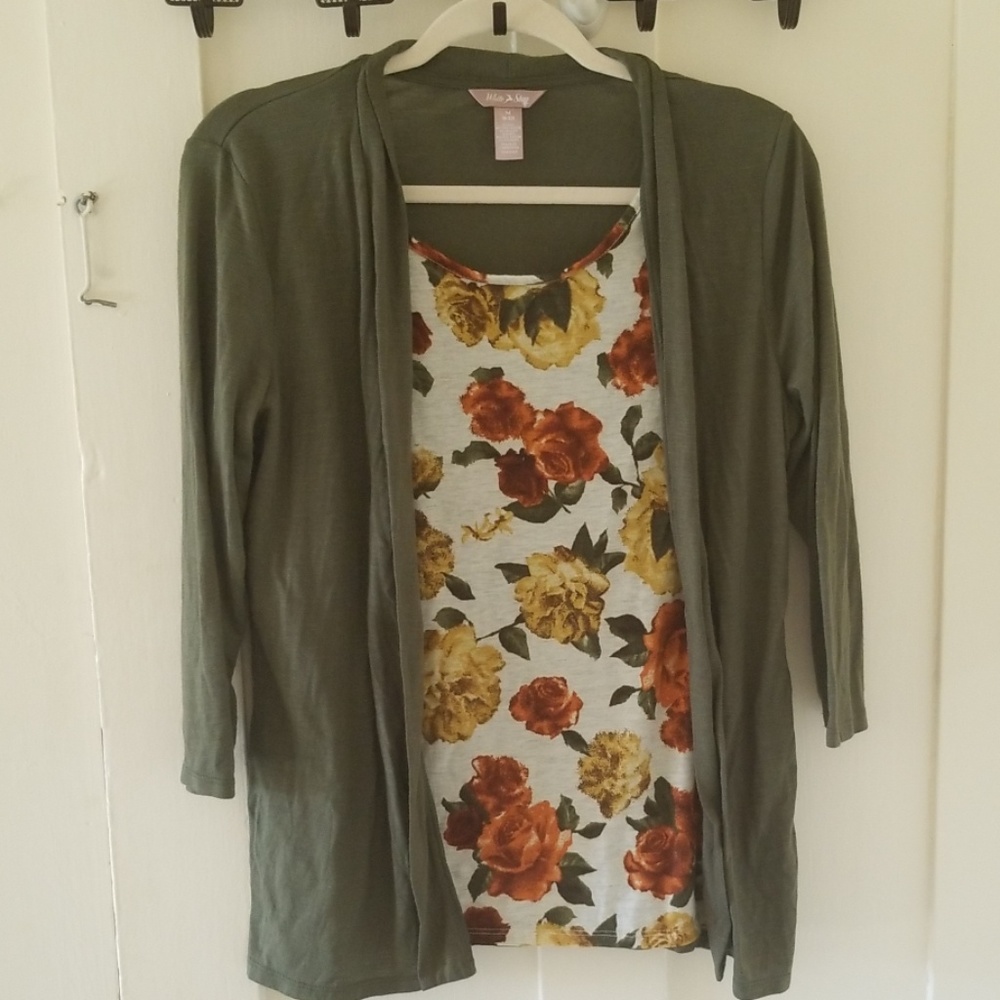 White Stag long sleeve floral shirt. (Size M 8-10)